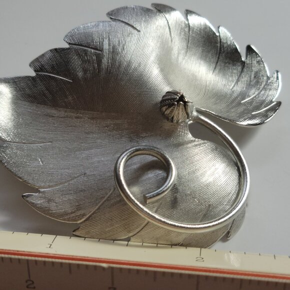 Antique Silvery Finish high Quality Rhodium Touch Leaf Brooch Magnificent Piece - Picture 6 of 6